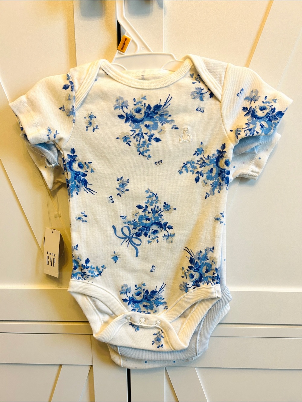 NWT Baby Gap 3 Pack Bodysuits 0-3M Blue Floral Logo